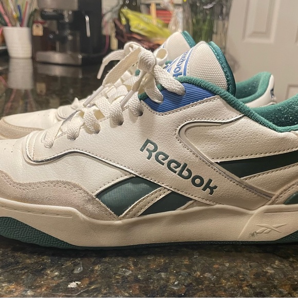 Green Reeboks. - Picture 5 of 7